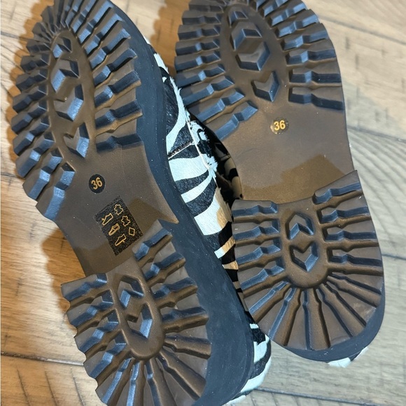 All Black Lugg Lady Loafer Sz 36, 5.5US - Picture 6 of 8